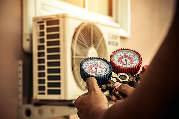 Professional Hvac technician working in Arlington, VA